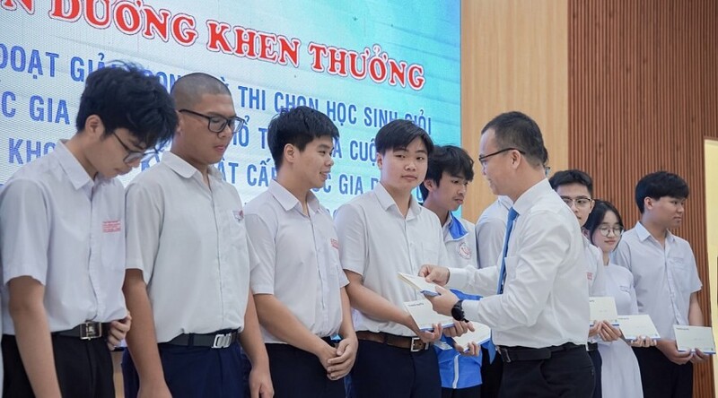 THACO đồng hành cùng học sinh - sinh viên miền Trung - Ảnh 4