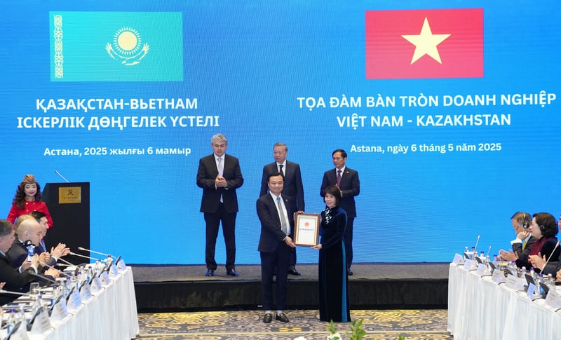 Bộ Tài chính Việt Nam trao Giấy chứng nhận đầu tư ra nước ngoài cho Công ty Aviation Holdings