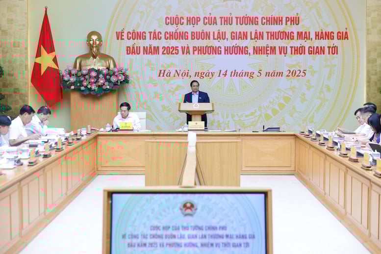Thủ tướng nêu rõ, chống buôn lậu, gian lận thương mại, hàng giả... là công việc quan trọng của cả hệ thống chính trị, cấp ủy, chính quyền phải vào cuộc.