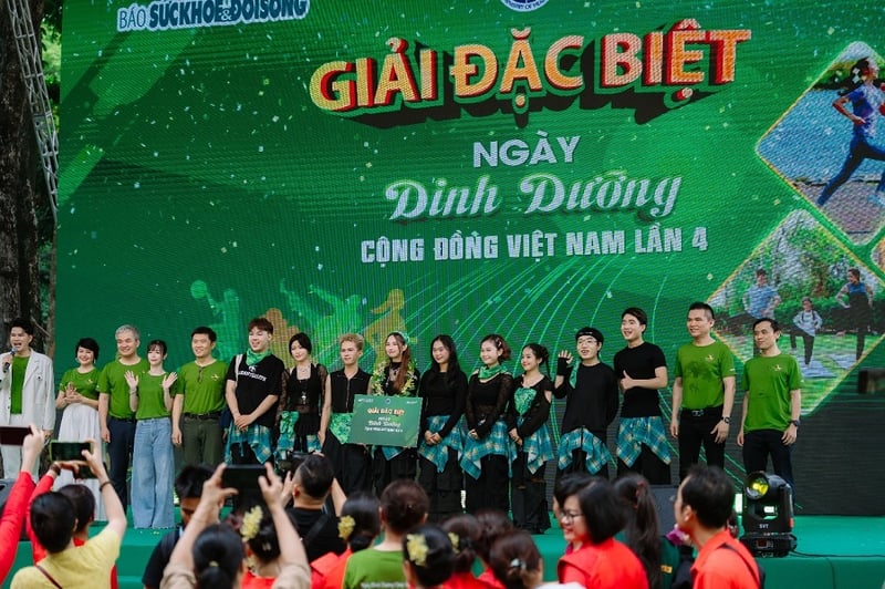 Các Bác Sĩ đang tư vấn dinh dưỡng miễn phí cho mọi người