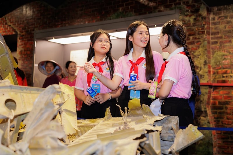 Trong thời gian 3 ngày diễn ra đại hội (13-15/5/2025), các đại biểu còn được tham dự nhiều hoạt động ý nghĩa như báo công và viếng Lăng Chủ tịch Hồ Chí Minh; gặp mặt, giao lưu với Ban bí thư Trung ương Đoàn; thăm quan, trải nghiệm Bảo tàng Lịch sử Quân sự Việt Nam, Cung Thiếu nhi Hà Nội…