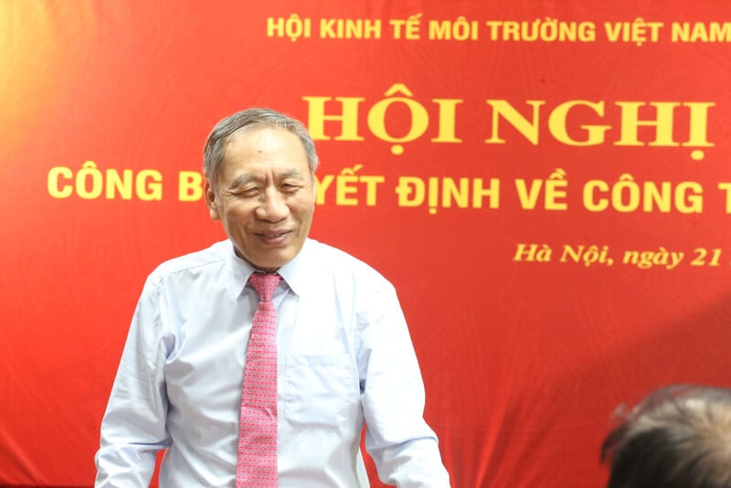 PGS.TS Lưu Đức Hải phát biểu giao nhiệm vụ