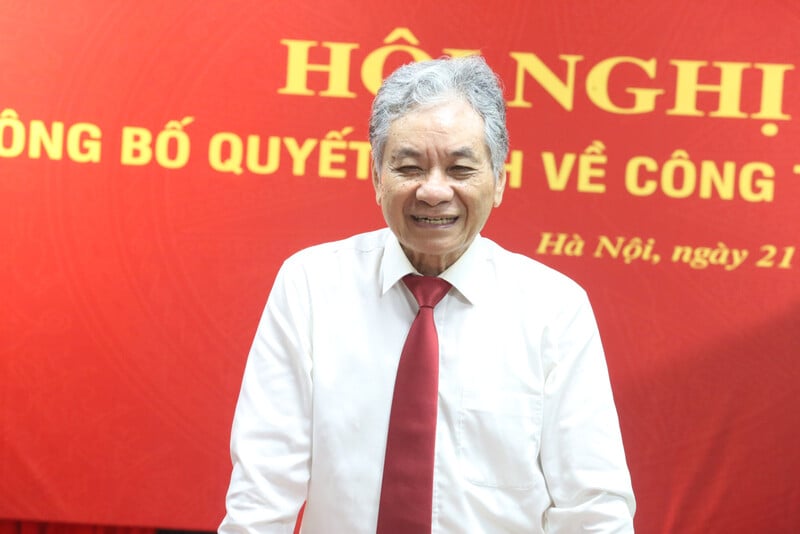 PGS.TS Trương Mạnh Tiến tin tưởng Tân Tổng biên tập Nguyễn Tường Quân hoàn thành tốt nhiệm vụ được giao.