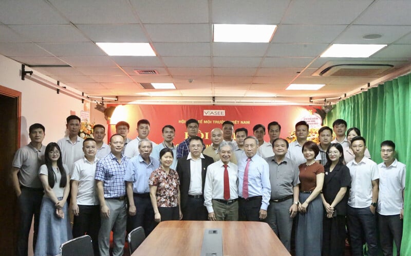 Tập thể lãnh đạo Hội và Tạp chí.