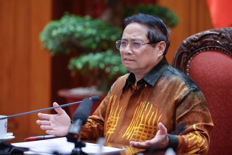 Thủ tướng nêu rõ, đặc biệt phải bảo đảm quyền tài sản, bảo đảm tự do, sáng tạo trong kinh doanh, tự do đi lại, ra vào thuận tiện, có chính sách visa thuận lợi với những người cần khuyến khích, tạo môi trường sống vượt trội, thuận lợi, an toàn - Ảnh: VGP/Nhật Bắc