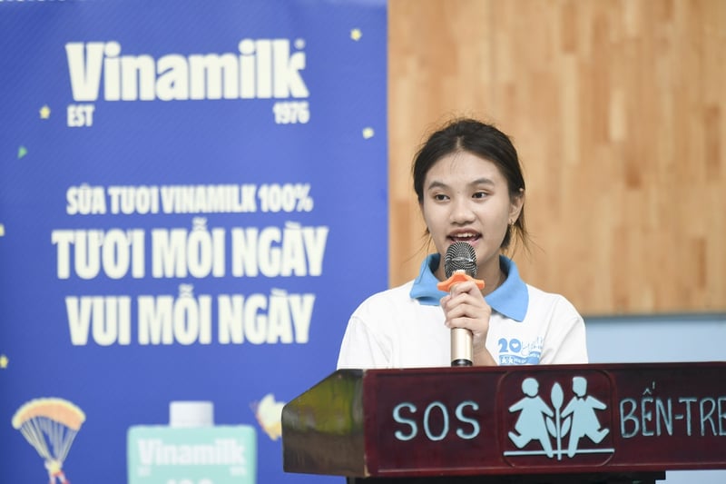 Không chỉ là những món quà, niềm vui trẻ thơ là được thể hiện tài năng, nói lên suy nghĩ, ước mơ và nhận được sự động viên, quan tâm và tình yêu thương của cộng đồng.