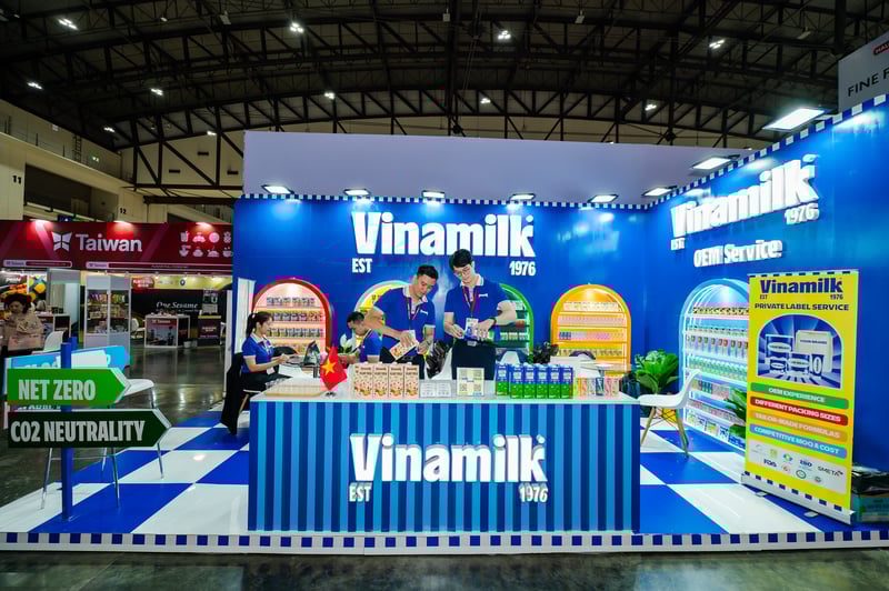Gian trưng bày Vinamilk hiện diện ấn tượng tại ThaiFex 2025 và thu hút sự quan tâm của nhiều khách tham quan