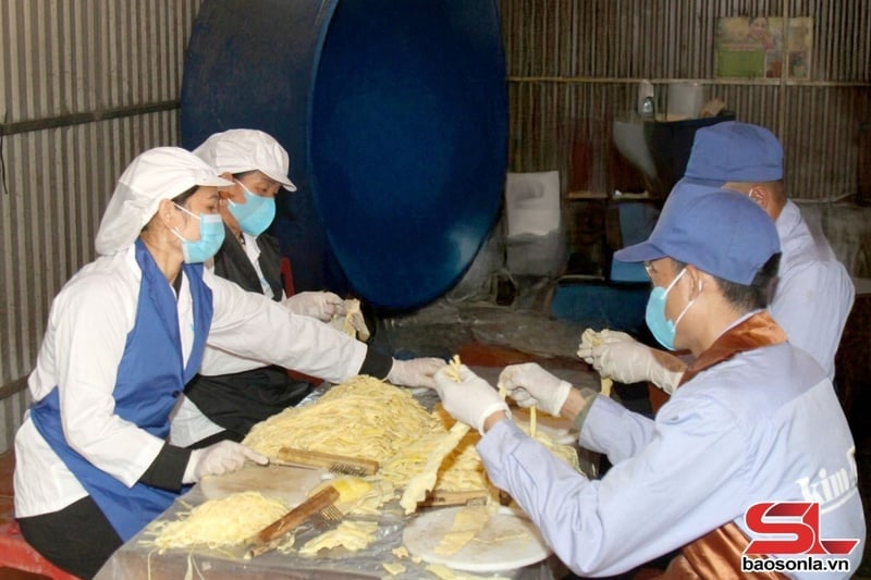 HTX Sản xuất và chế biến măng sạch Tân Xuân chế biến măng bát độ.