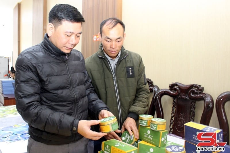 Sản phẩm ruốc gà của HTX nông nghiệp Chà Mạy, xã Long Hẹ, huyện Thuận Châu đạt sản phẩm OCOP 3 sao.