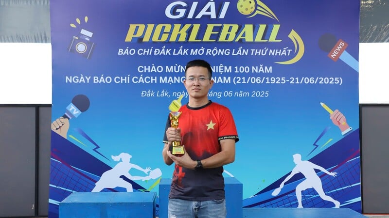 Tuấn Nguyễn Tr. Tiền Phong