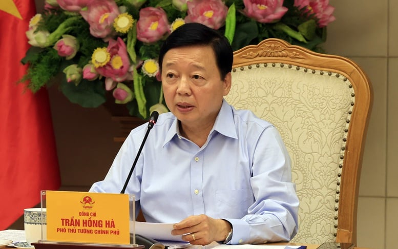 Phó Thủ tướng Trần Hồng Hà chủ trì cuộc họp trực tiếp kết hợp trực tuyến với các bộ, ngành, địa phương về công tác giải phóng mặt bằng phục vụ dự án đường sắt tốc độ cao Bắc-Nam - Ảnh: VGP/Minh Khôi