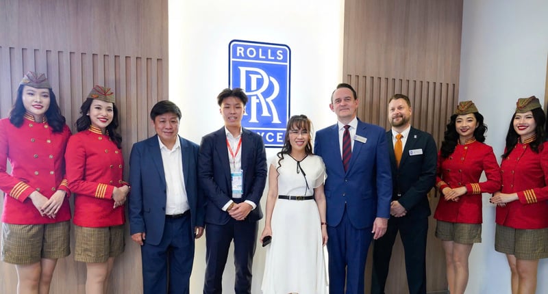 Lễ ký kết giữa Vietjet và Rolls-Royce diễn ra tại Triển lãm hàng không Paris 2025