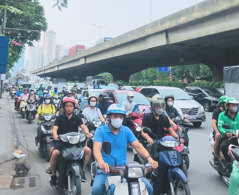 Đường phố Hà Nội lúc tan tầm. Ảnh: Duy Khánh