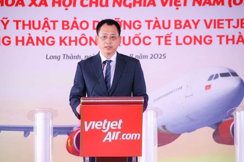 Phó Cục trưởng Cục Hàng không Việt Nam Đỗ Hồng Cẩm, chúc mừng Vietjet khởi công dự án Trung tâm Kỹ thuật Bảo dưỡng Tàu bay