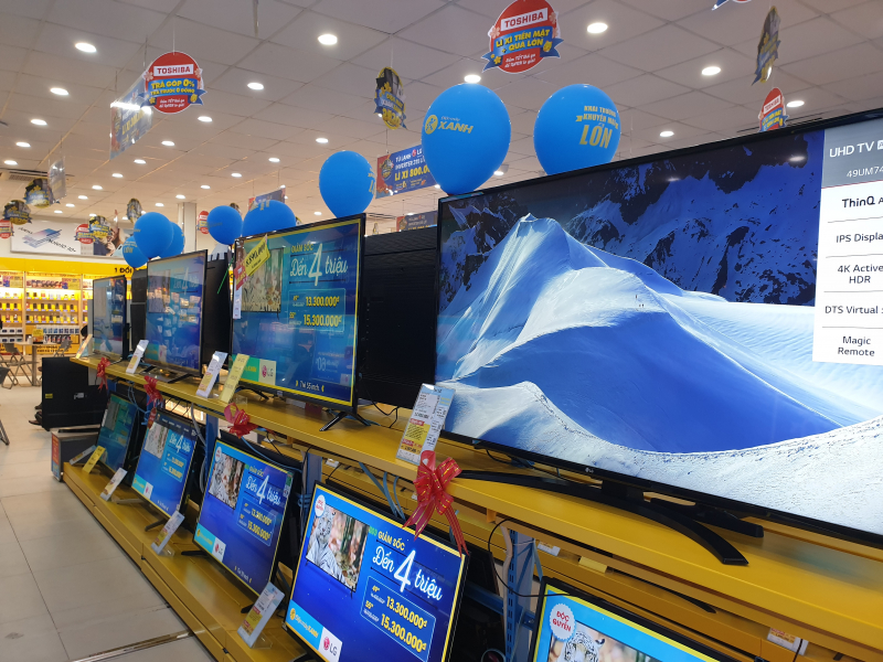 Thị trường tivi OLED tại Việt Nam có sự cạnh tranh mạnh từ Sony và LG. Ảnh: Minh Nguyễn.