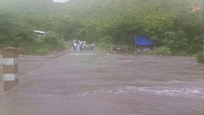 Tà Năng – Phan Dũng mùa mưa lũ nước chảy xiết, đục ngầu