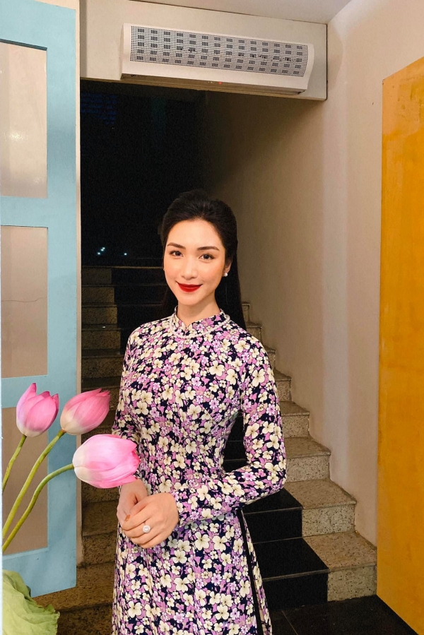 Hòa Minzy tham gia chương trình Quán Thanh Xuân.