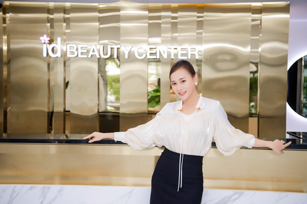 Phương Oanh là đại sứ thương hiệu của id Beauty Center tại Việt Nam.
