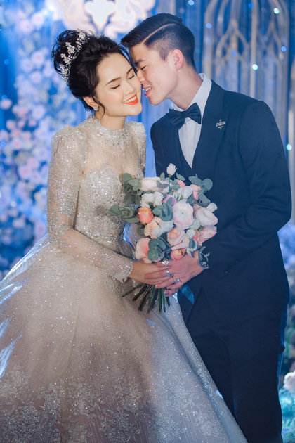 Cặp đôi Duy Mạnh – Quỳnh Anh trong lễ cưới cổ tích.
