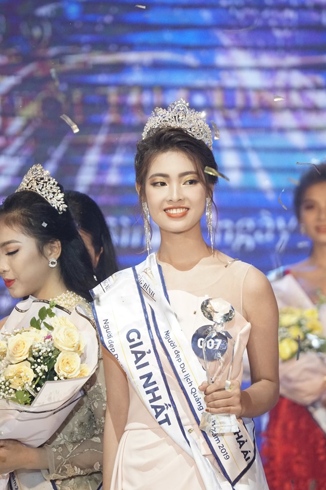 Vượt qua hàng chục thí sinh ở vòng sơ khảo và 24 gương mặt xuất sắc trong đêm chung kết, thí sinh Trần Ngọc Huyền – số báo danh 007 đã giành giải nhất cuộc thi.