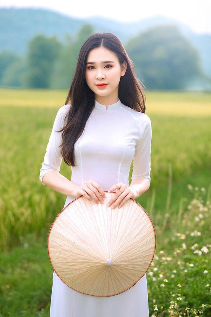 Nguyễn Thảo Vi sở hữu chiều cao 1m67, nặng 47kg, số đo ba vòng là 89 – 63 – 90.