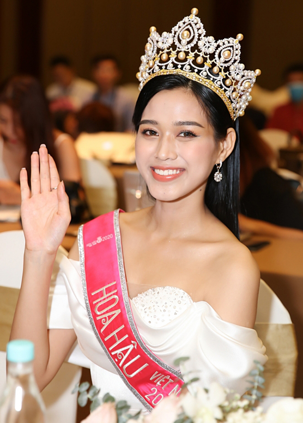 Đỗ Thị Hà đã vượt qua các thí sinh tài năng trong đêm Chung kết Hoa hậu Việt Nam 2020 và giành vương miện cao quý.