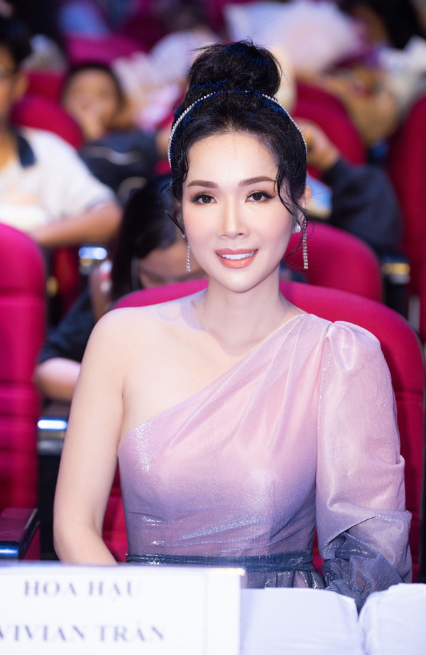 Hoa hậu doanh nhân quốc tế 2019 Vivian Trần
