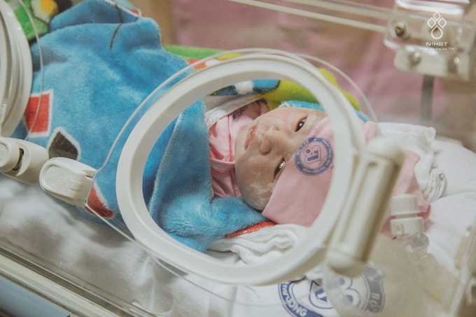 Hiện tại em bé đang được chăm sóc tại Bệnh viện Phụ sản TW, còn người mẹ đang được điều trị tại Viện Huyết học – Truyền máu TW