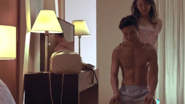 Cảnh nóng 18+ của Vương Quan Dật trong In The Room năm 2016.
