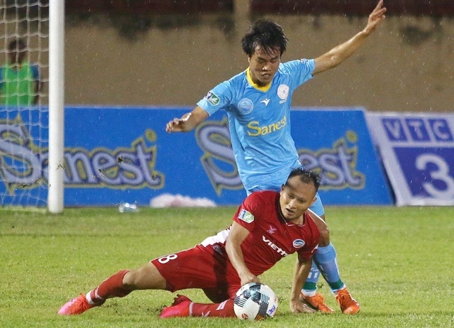 Trọng Hoàng chấn thương sau trận Viettel thắng An Giang ở Cúp Quốc gia.