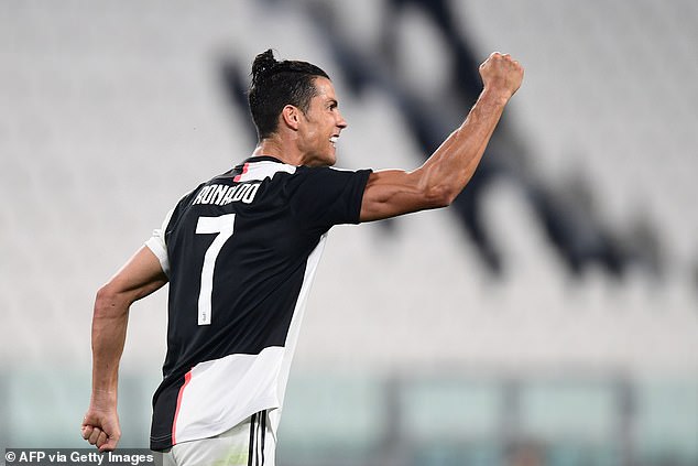 Ronaldo ghi một bàn và có hai đường kiến tạo giúp Juventus đánh bại Lecce 4-0.