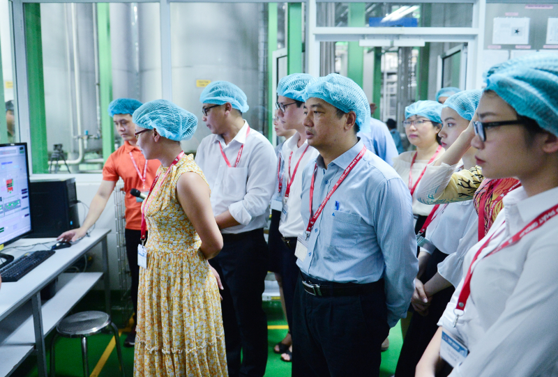 Tiến sĩ Lê Ngọc Liễu ấn tượng với chuyến tham quan nhà máy Number 1 Hà Nam.