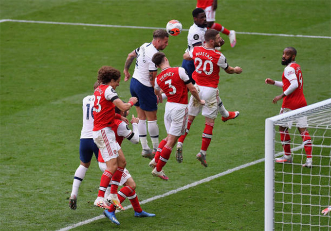 Arsenal thua ngược Tottenham trong trận derby London.