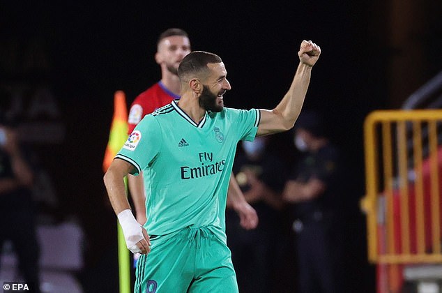 Benzema đóng góp một bàn giúp Real Madrid đánh bại Granada 2-1.