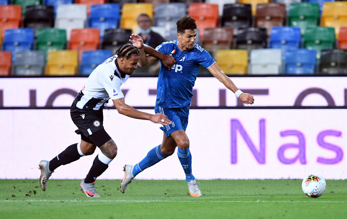 Ronaldo mờ nhạt trong thất bại 1-2 của Juventus trên sân Udinese.