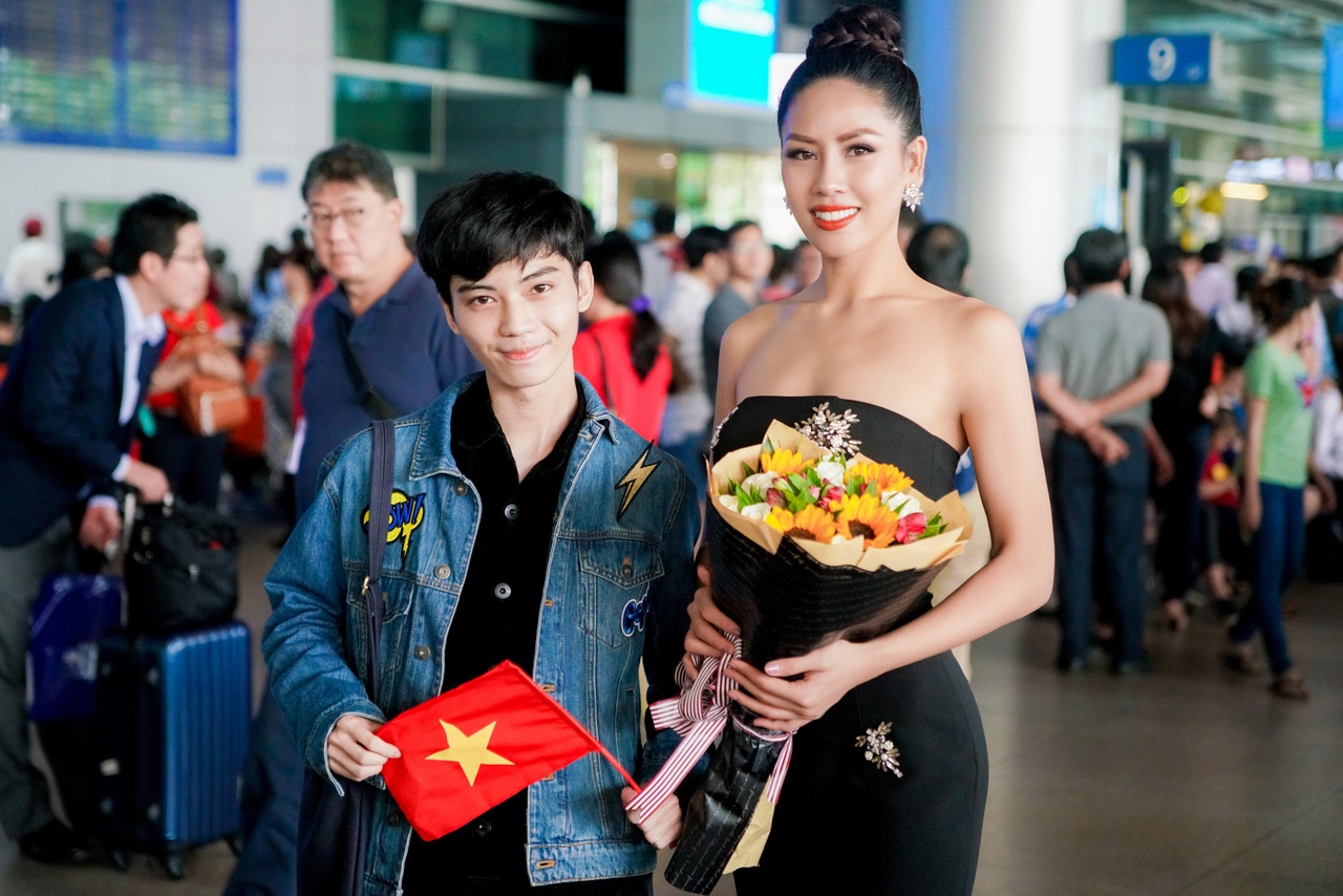 le-hang-thuy-dung-don-nguyen-thi-loan-ve-nuoc-sau-cuoc-thi-miss-universe-2017