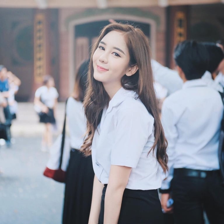 nhan-sac-doi-thu-khien-huong-giang-idol-phai-de-chung-tai-hoa-hau-chuyen-gioi-quoc-te