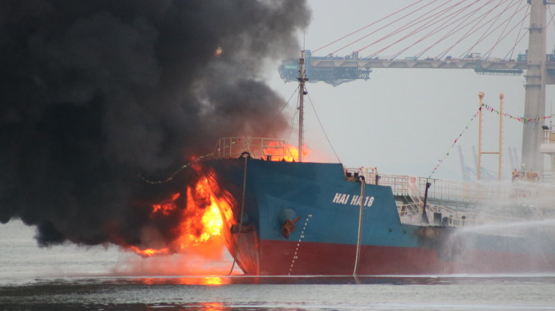 Tàu cháy trên biển Hải Phòng: Vì sao chở xăng đã 