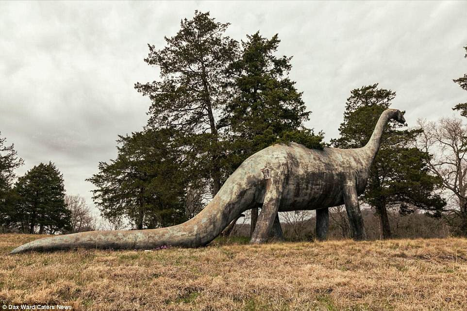 Ám ảnh công viên khủng long bị bỏ hoang