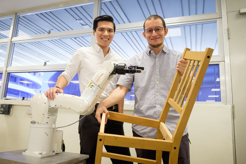 Nhà nghiên cứu người Việt đồng chế tạo robot lắp ráp đồ nội thất