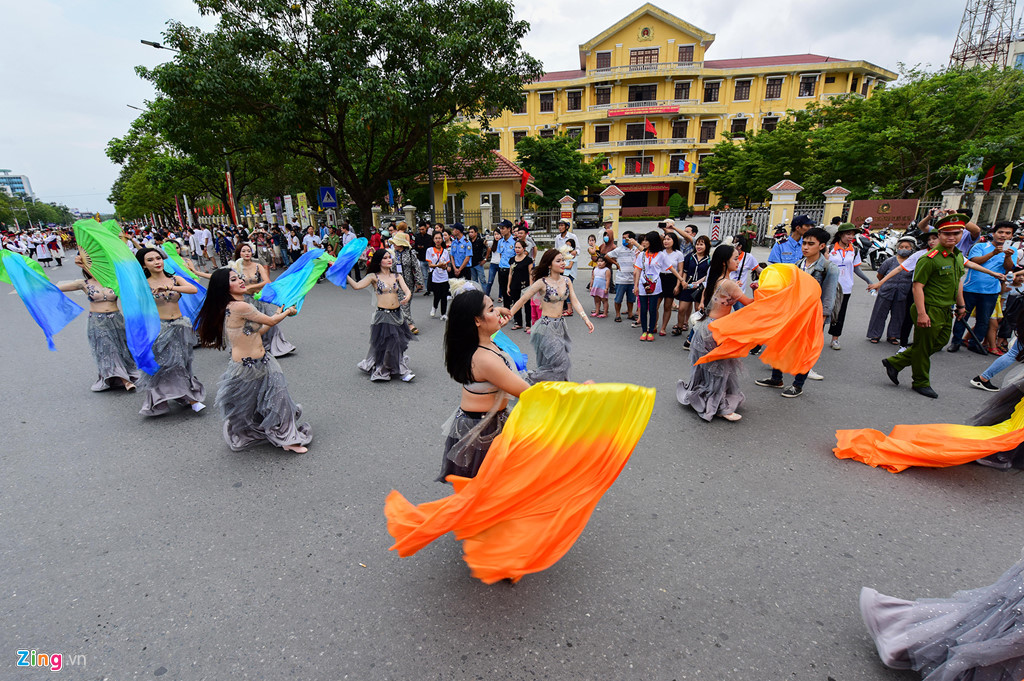 Lễ hội đường phố đặc sắc tại Festival Huế
