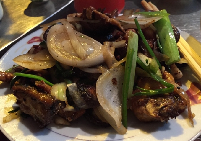9 món ăn kỳ quặc ở Việt Nam trong mắt travel blogger Ấn Độ