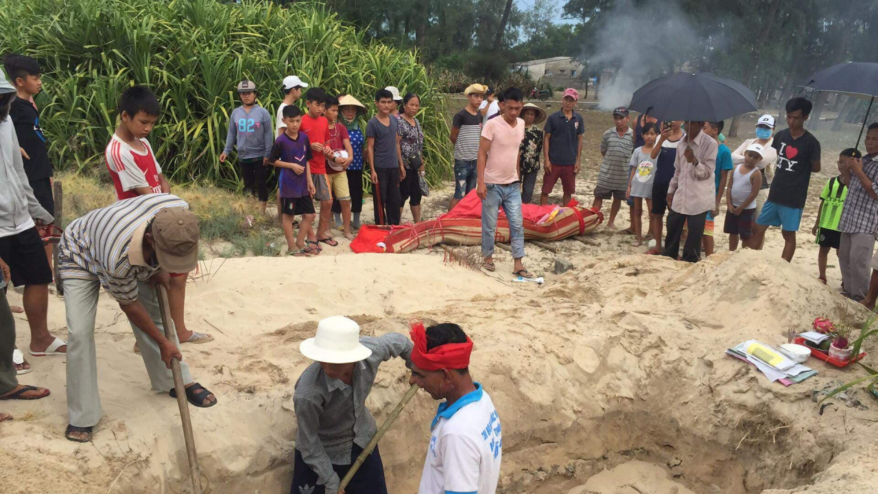 ngu-dan-vung-bien-thuan-an-chon-cat-ca-heo-nang-150kg-mac-can