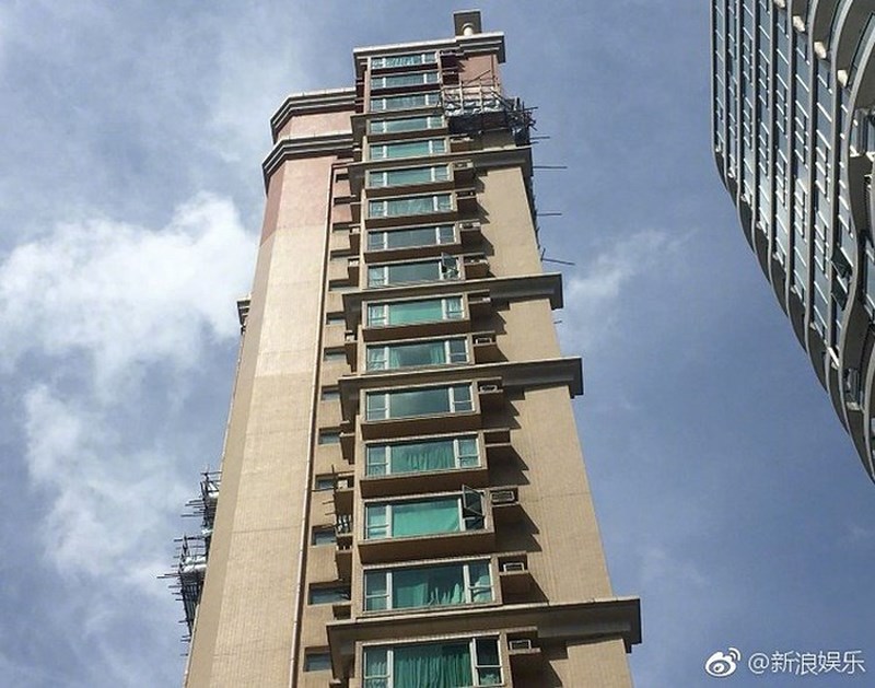 Ca sĩ đồng tính 32 tuổi tử vong khi rơi từ tòa nhà cao tầng
