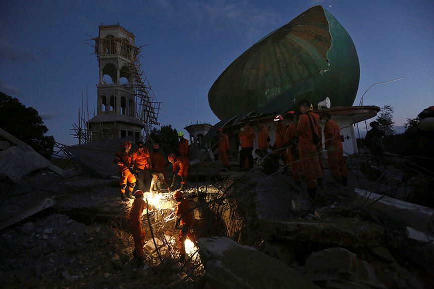 Thương vong do động đất ở Indonesia tăng mạnh, lên 1.400 người