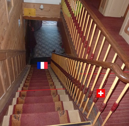 Tới khách sạn này, du khách sẽ nằm ngủ giữa 2 quốc gia Pháp và Thụy Sĩ