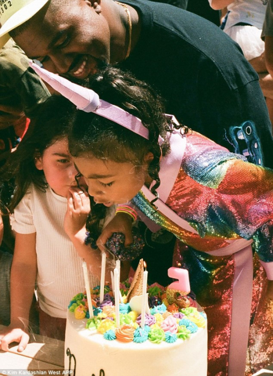 Tiệc sinh nhật 5 tuổi xa hoa của con gái Kim Kadarshian - Kanye West
