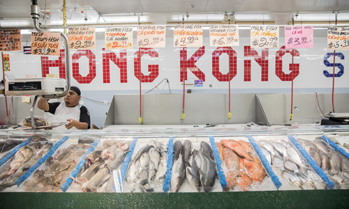 Một cửa hàng bán đồ hải sản phục vụ cộng đồng người Việt ở Houston, Texas. Ảnh: Scott Dalton/ NPR.