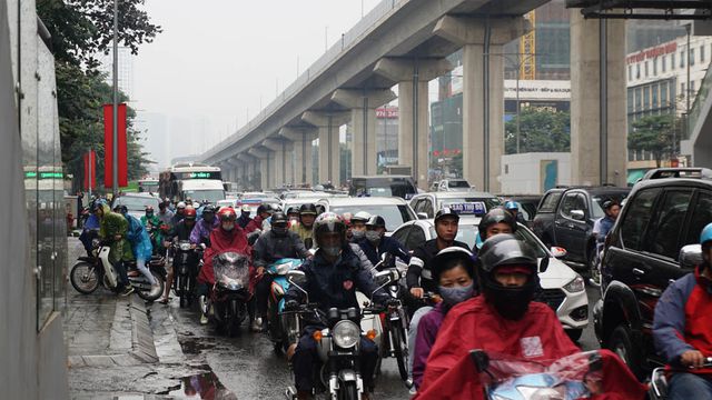 Đường phố Hà Nội ùn tắc kinh hoàng trong ngày 27 Tết