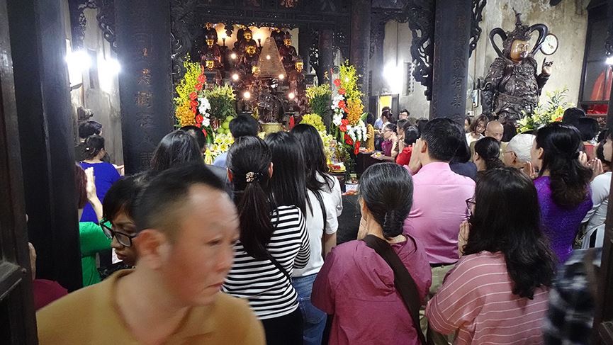 Tổ đình Phúc Khánh nườm nượp người dân đi lễ ngày đầu năm mới